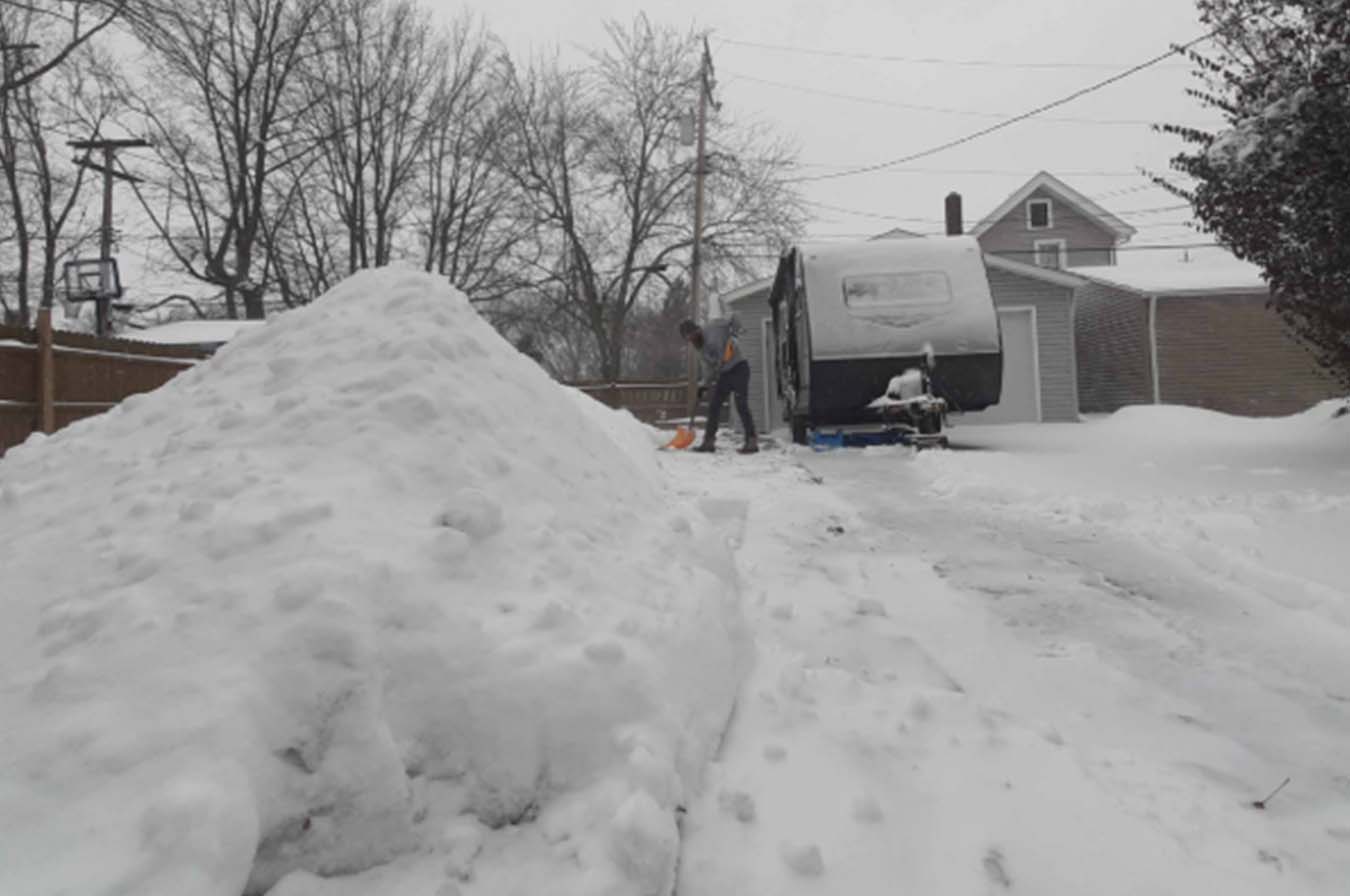 Snowstorm in Akron, Ohio preventing people from remodeling their homes