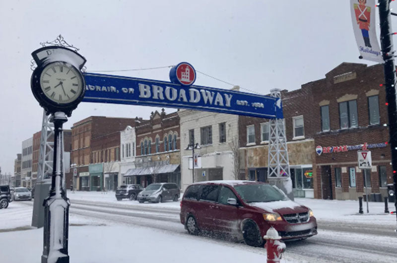 snowing in downtown lorain, ohio
