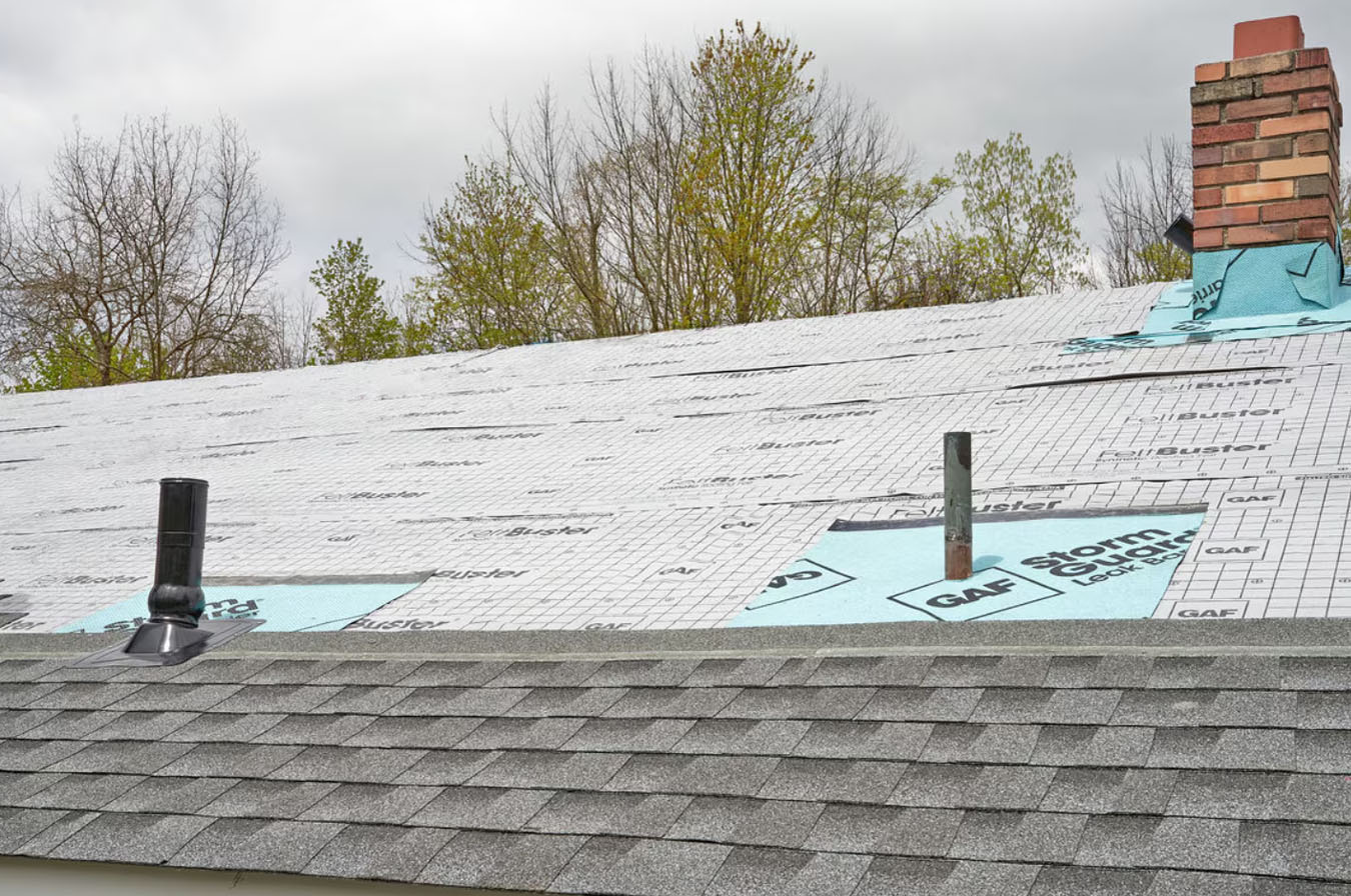 Fiberglass roof being installed in Jackson, Michigan with GAF materials