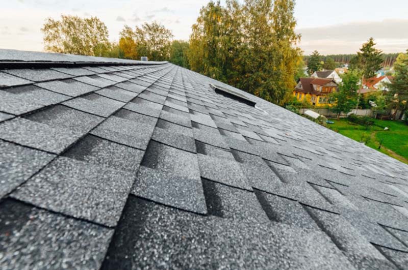 Asphalt shingle roof installed by GAF in a Toledo, Ohio home