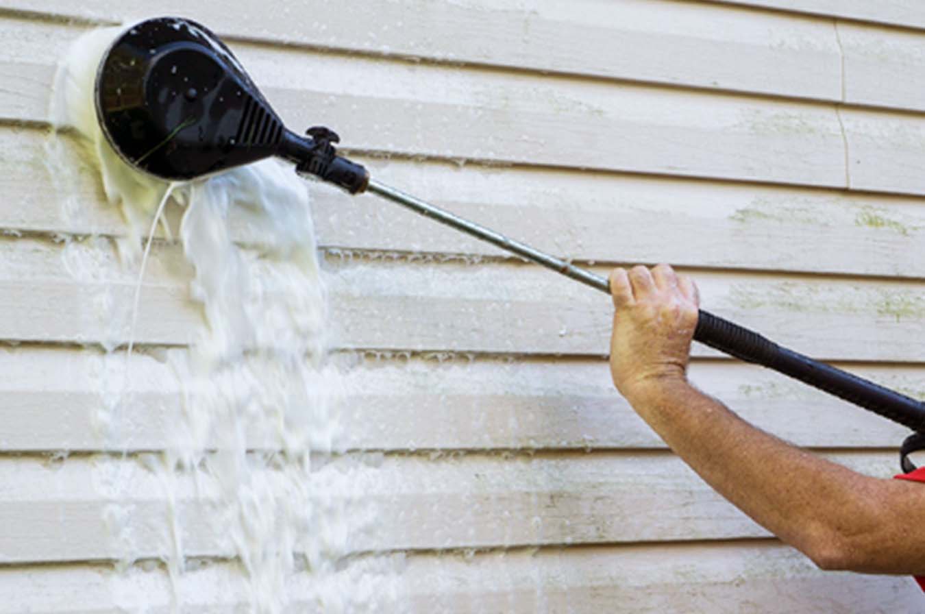 Man in Toledo, Ohio cleaning diy siding on his home